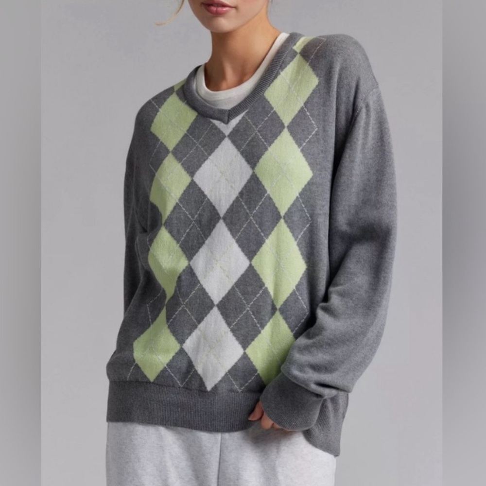 Urban Outfitters BDG Tashi Argyle Oversized V-Neck Sweater. Gray Size Medium NWT